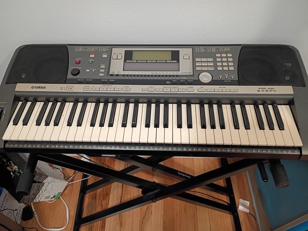 Yamaha PST 640 Keyboard+ X Stand