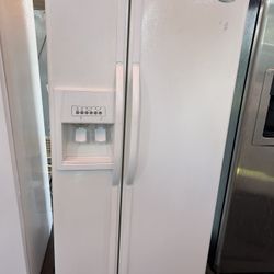 Side By Side Refrigerator 33” / 4 Months Warranty 