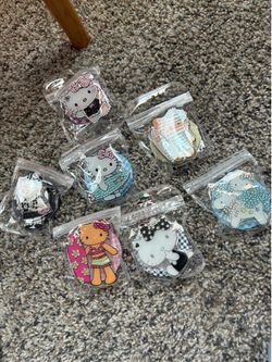 hello kitty phone pop sockets