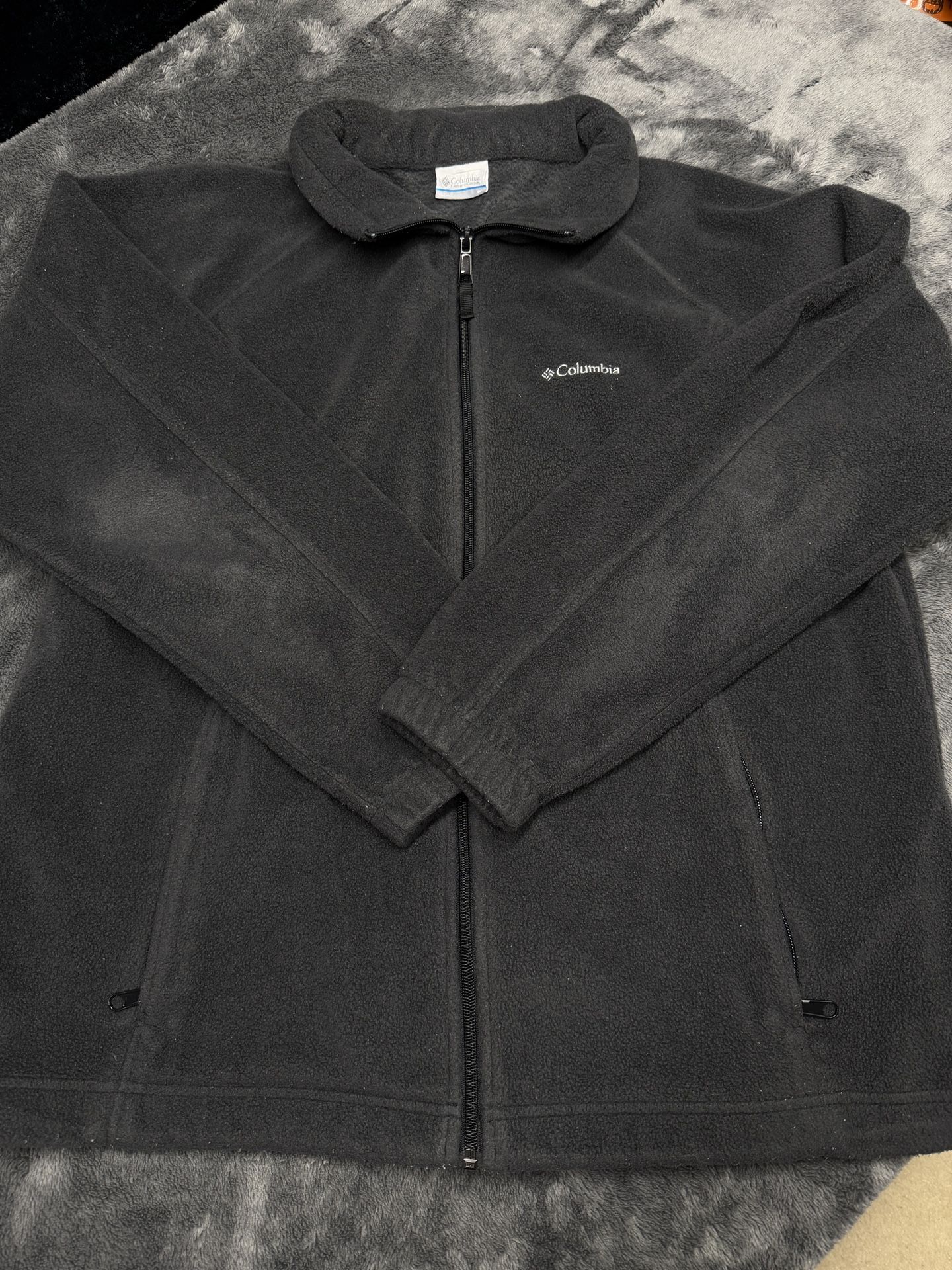 Black Columbia Women’s XL fleece jacket #outdoorwear  black, fleece, zip-up, outdoor, cozy, winter, soft, athletic, performance, lounge