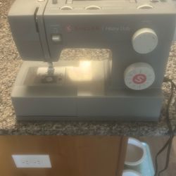 Singer Sewing Machine 