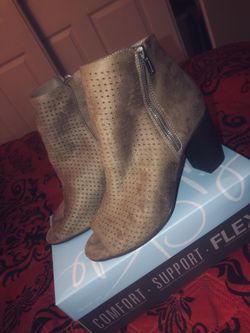 Bootie heels size 7