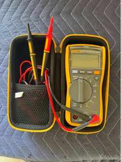 Fluke 117 True RMS Multimeter with TL175 Leads