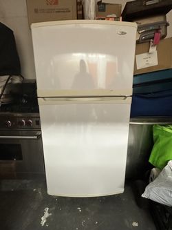 Maytag 6.5 cu ft Refrigerator