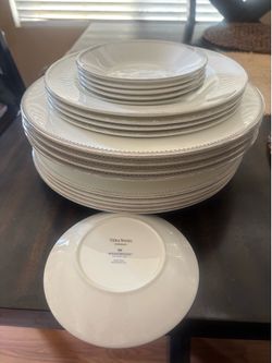vera wang plates, 19 pieces