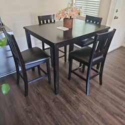 4 Person Table