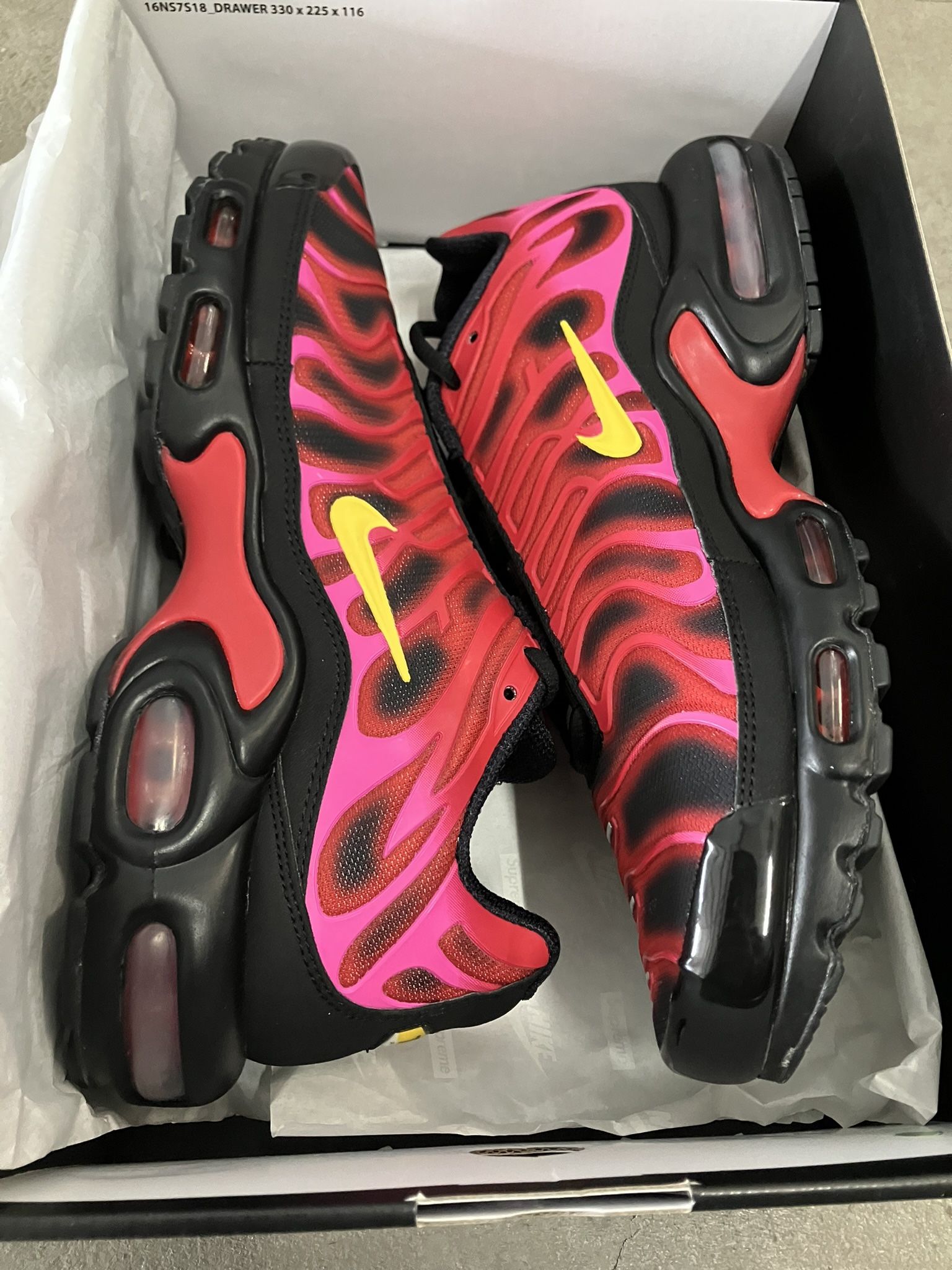 SUPREME/ NIKE AIR MAX TN PLUS
