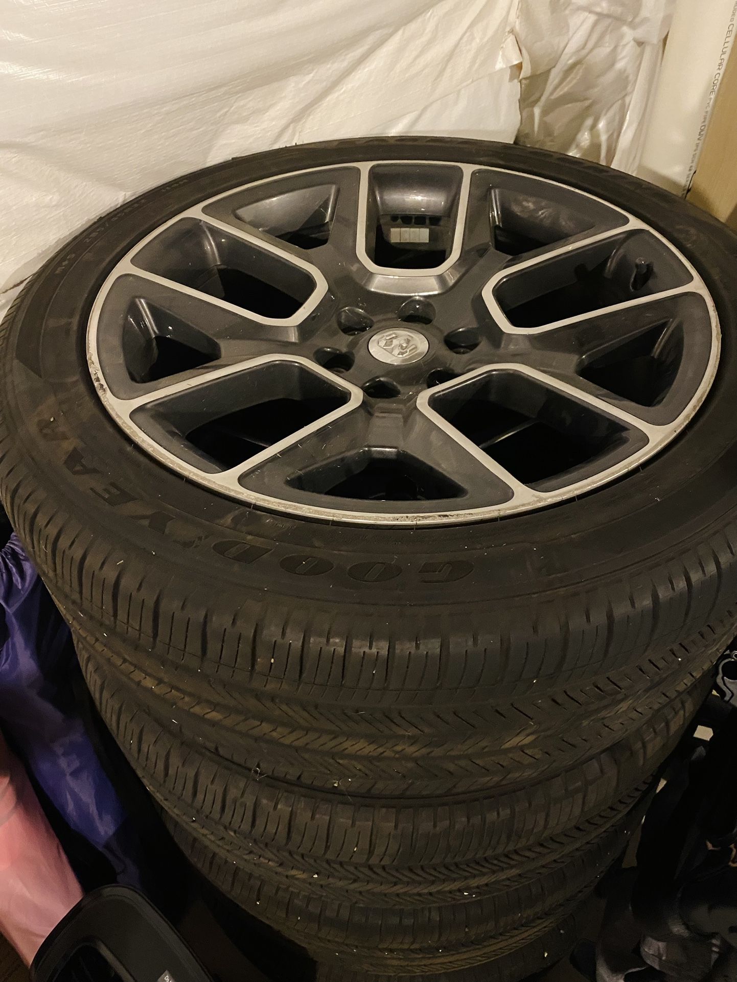 22in Gloss Black Machined Rim With Goodyear Tires (4)