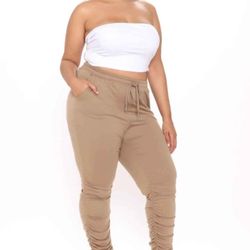 Fashion Nova Leggings .....✨