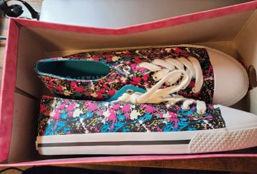 Airwalk Girls Size 9