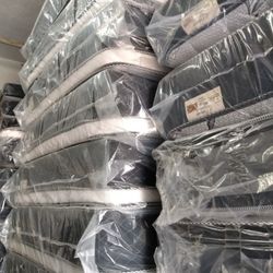 ☑️Mattress all sizes💤
🔵Queen sizes $190
🔵Full sizes $ 170
🔵Twin sizes $120
🔵cal King $ 310
🔵E K $ 320
🚚Delivery available