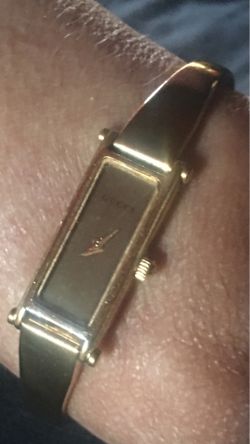 Gucci 18k gold filled ladies women’s wristwatch time piece.
