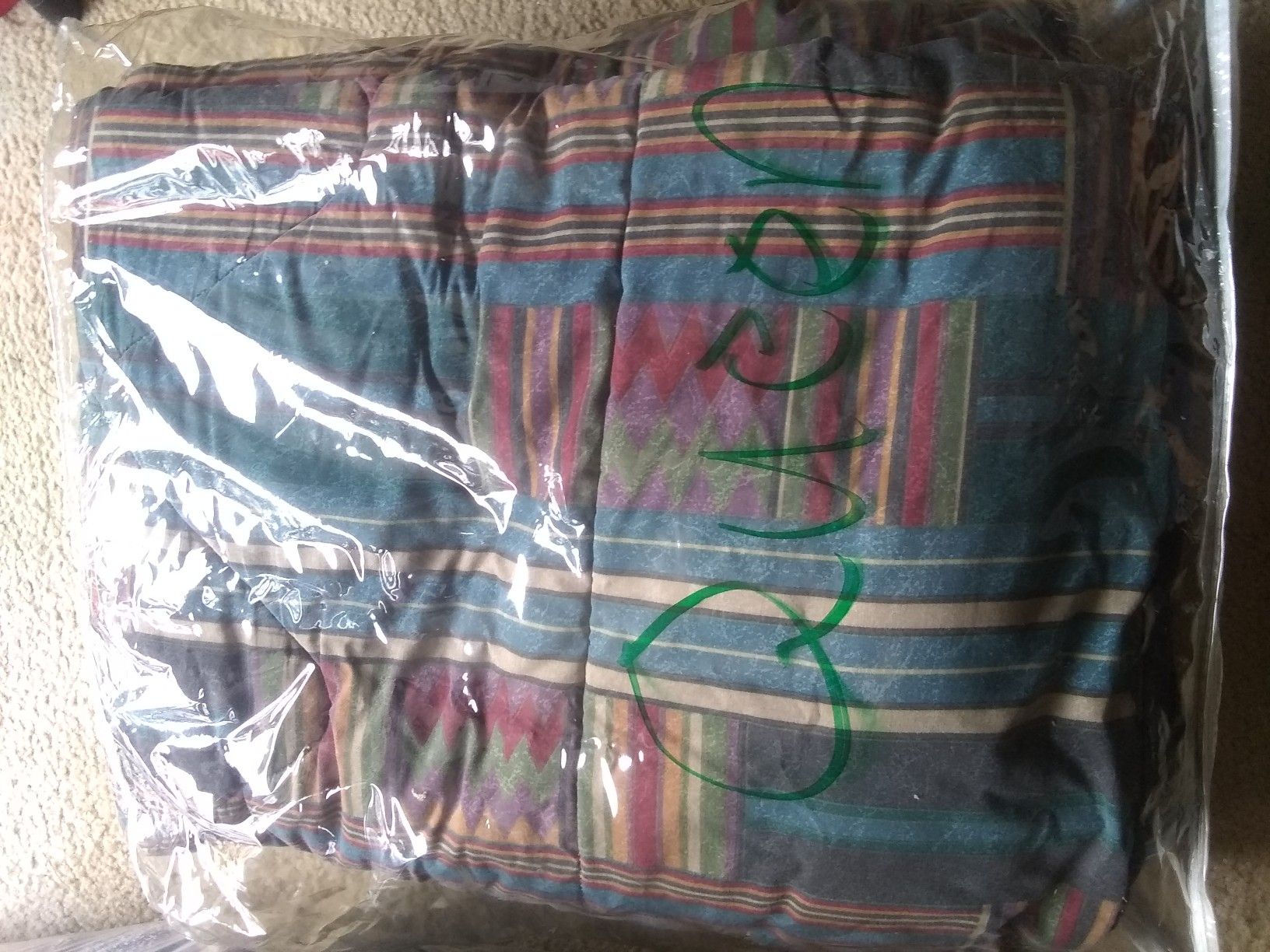 Queen size comforter excellent condition