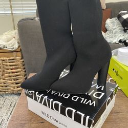 Black Sock Pull on Boots Size 7.5
