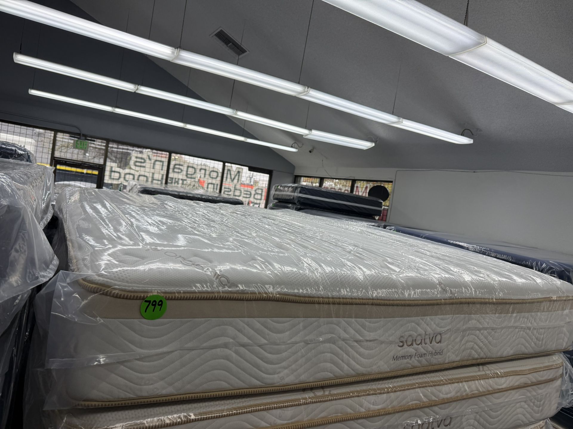 KING SIZE SAATVA MEMORY FOAM HYBRID MATTRESS & BOX SPRINGS BED SET