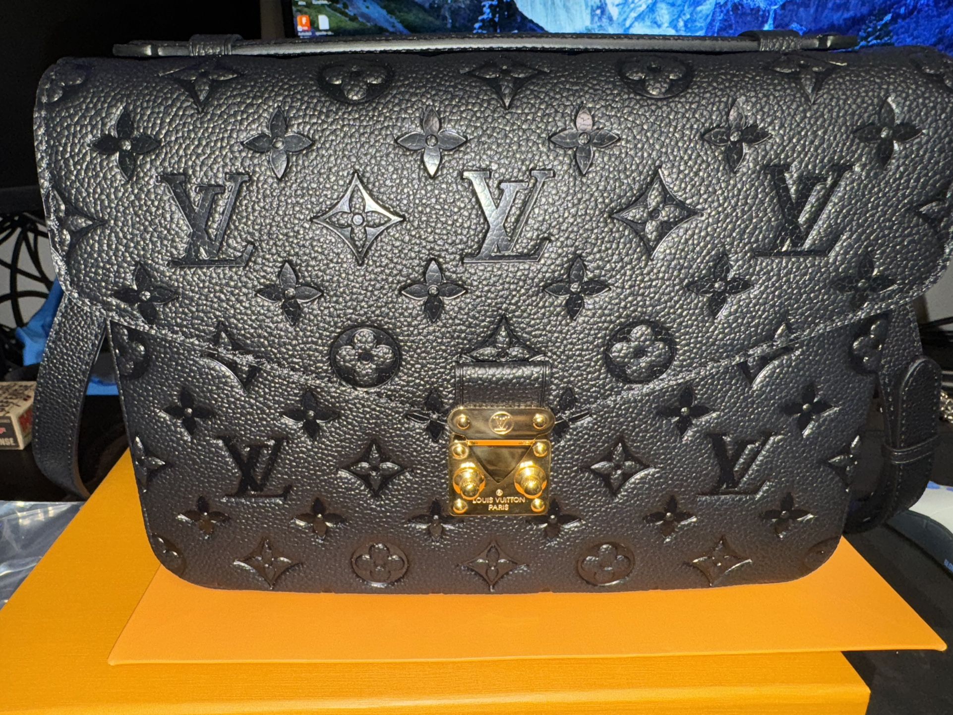 Louis Vuitton 