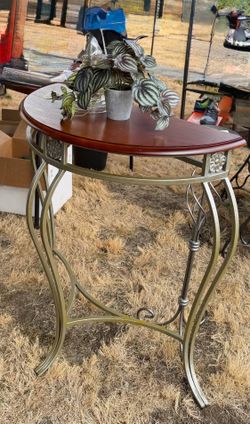 Hillsdale Montello console table