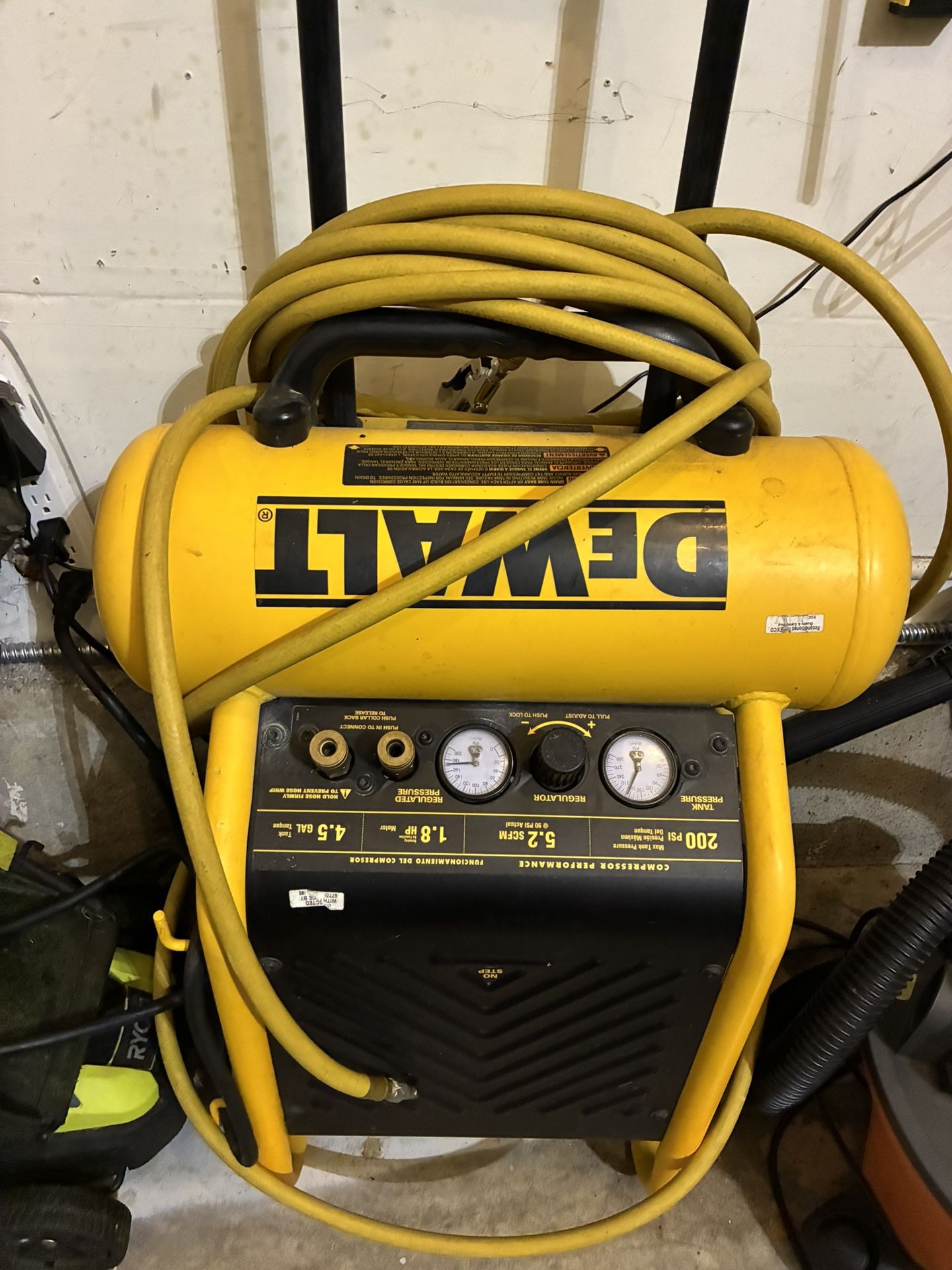 Dewalt 4.5 Gallon Portable Compressor