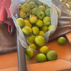 Guayabas Amarillas Muy Ricas Y Deliciosas Dulces Frutas For Sale Y Grandes 
