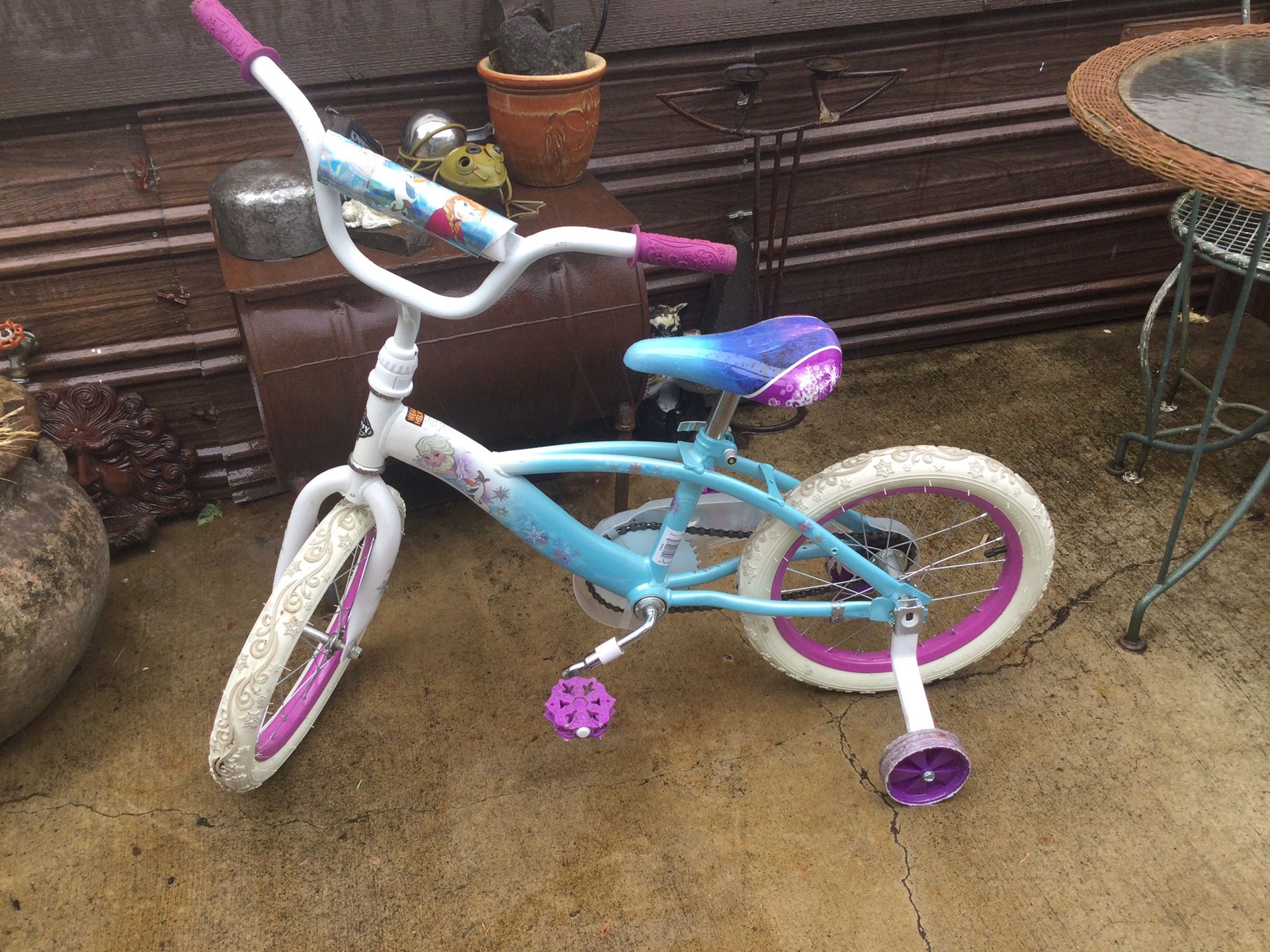 16” “Frozen bicycle w/ training wheels