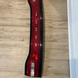 2011 - 2014 DODGE CHARGER TRUNK CENTER TAIL LIGHT LAMP 