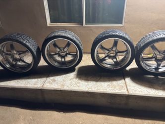 Set of 4 Chrome Aftermarket Wheels with Tires