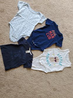 Bodysuits different sizes (t-shirt 4-6m) and 6-12. And 12-18m