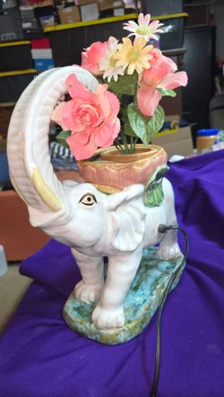 White Porcelain Elephant Water Fountain Sculpture  With Floral Planter. Pump For Fountain Does Not Work.