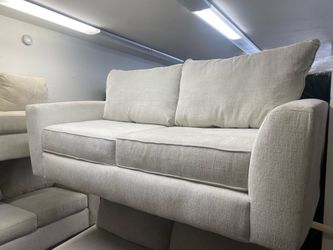 NEW COZY LOVESEAT