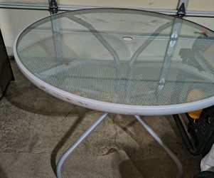 42" Round Glass Patio Table