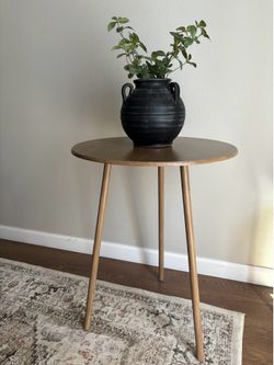 Faux pottery barn style end table, plant stand, or bedside table