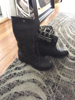 Combat boots