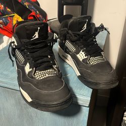 Jordan four thunders