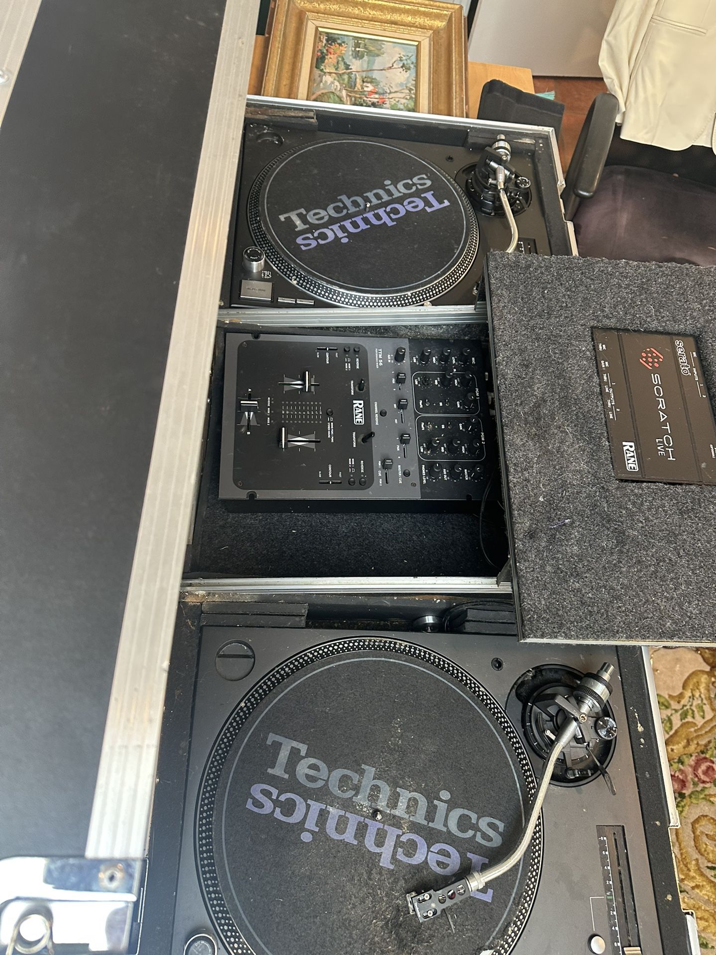 Turn Table DJ Set Up