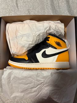 Air Jordan 1 Retro High OG Yellow Toe