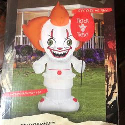 IT Pennywise  5 Ft Airblown Inflatable Light Up Doll Halloween Decoration Yard 