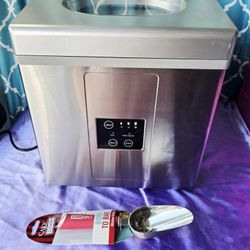 Large Magic Chef Ice Maker 