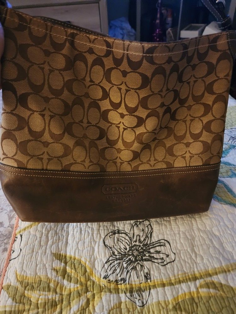 Coach Hand Bag / Great Condition