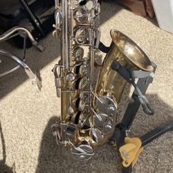 Selmer Bundy II alto saxophone great playing condition