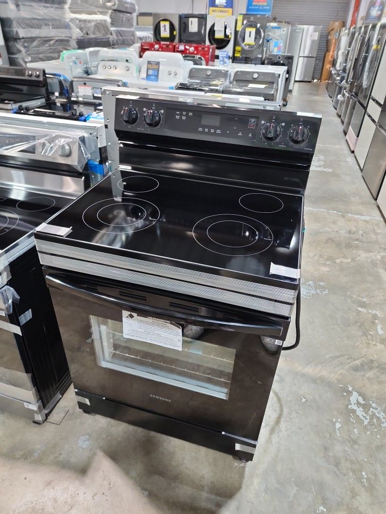 SAMSUNG 4 ELEMENT BURNERS ELECTRIC FREESTANDING STOVE in BLACK (with warranty)