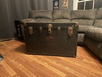 Decorative storage chest
