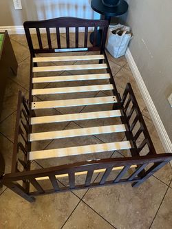 Toddler bedframe