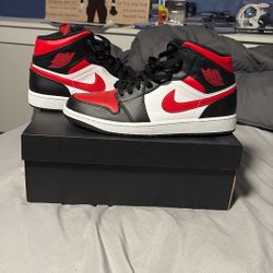 Air Jordan 1 Mid