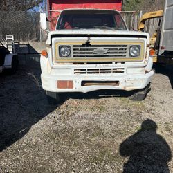 1973 Chve ,c70 truck. With a 350 motor,  dump truck 