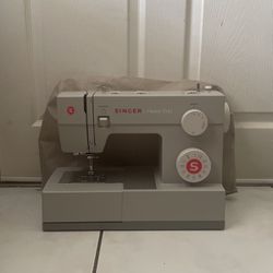Singer Heavy Duty Sewing Machine and Accesories