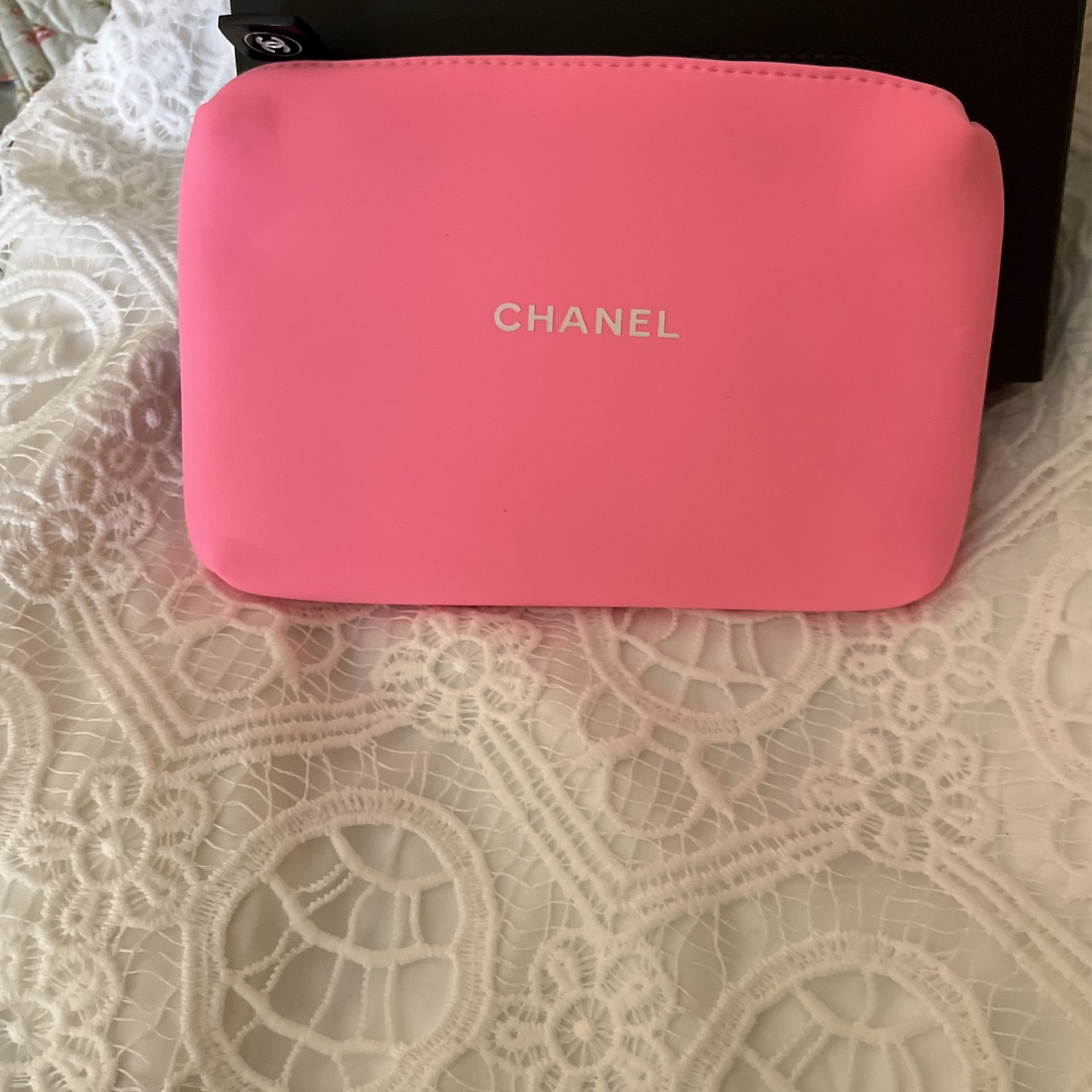 CHANEL MAKEUP BAG for Sale in Tucson, AZ - OfferUp