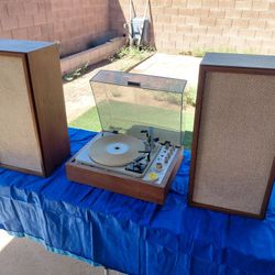 KLH MODEL 20 Turntable Record AM FM Player with 2 Bookshelf 4 Ohm High Level Switch 39 Loud Speakers