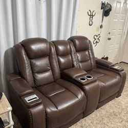 Ashley’s Power Love Seat Recliner 