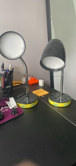 Desk lamp