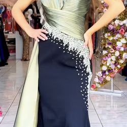 Emerald Green & Black Formal Gown – Size 10 (42) – Beaded Luxury Dress